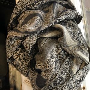 Gorgeous Detailed Scarf